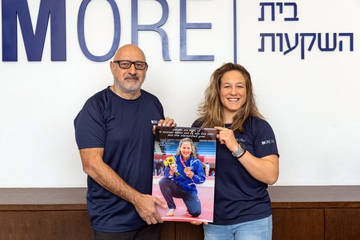 מור בית השקעות מעניק חסות לגילי שריר